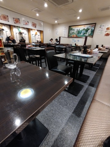 京華閣(けいかかく)の店内