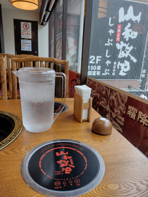 山和故里(サンワコリ) 東京本店の店内