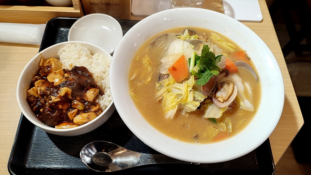 あさり肉みそラーメンと小麻婆丼