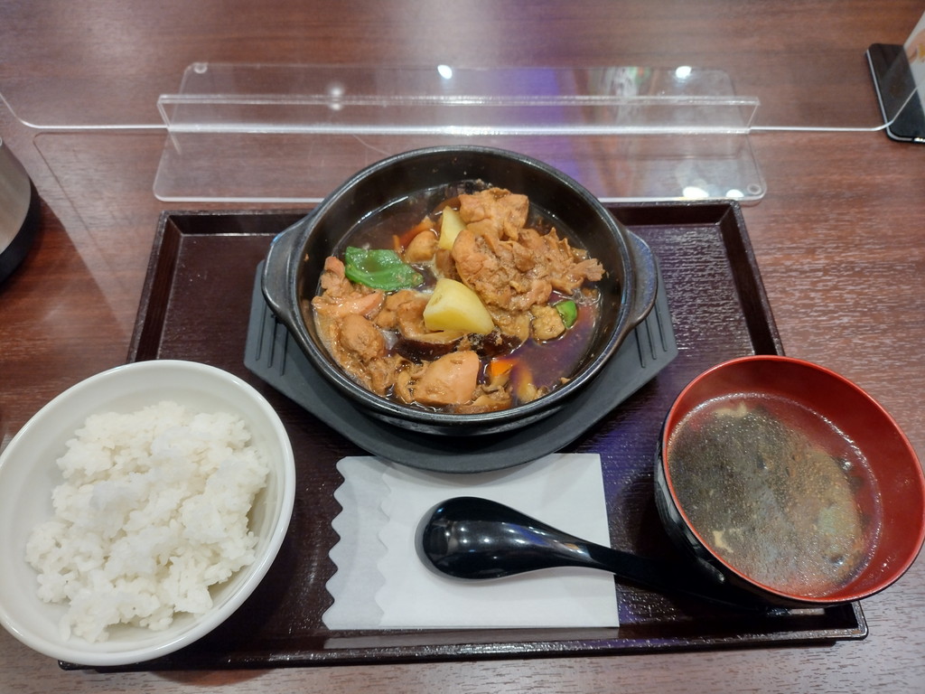 土鍋鶏煮込み